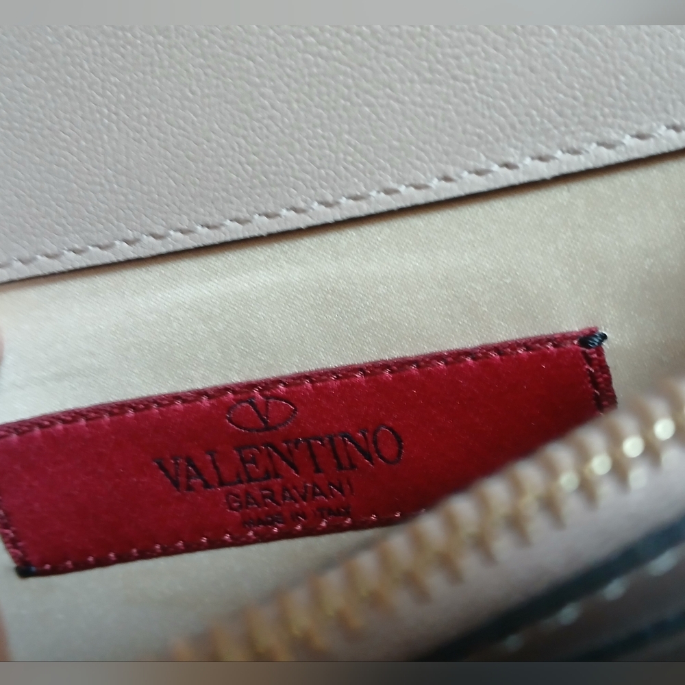 New- Valentino Garavani Rockstud Calfskin Chain Bag In Poudre - Picture 10 of 16